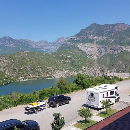 Lugina E Komanit Exterior foto